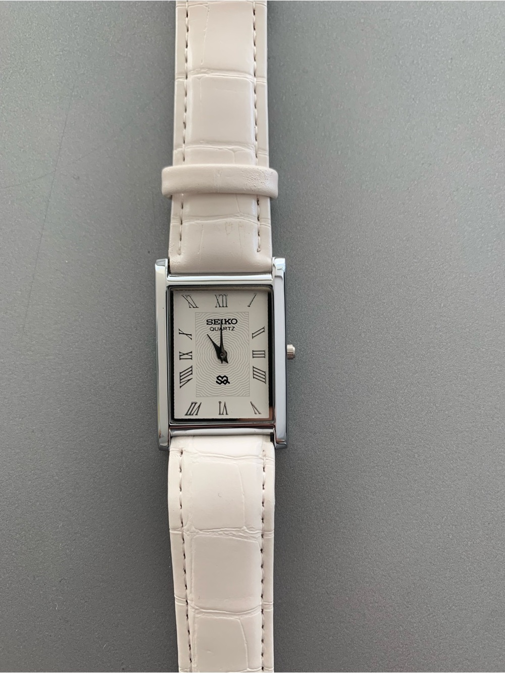 Vintage Seiko Tank watch White dial Silver Bezel with white Strap